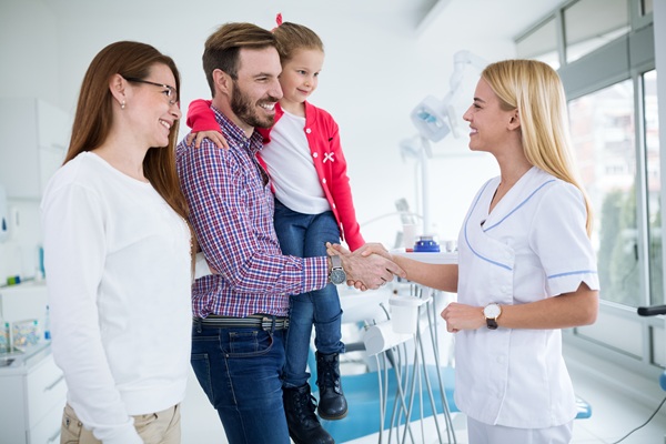 How Teenagers Can Benefit From Seeing A Family Dentist For Dental Cleanings